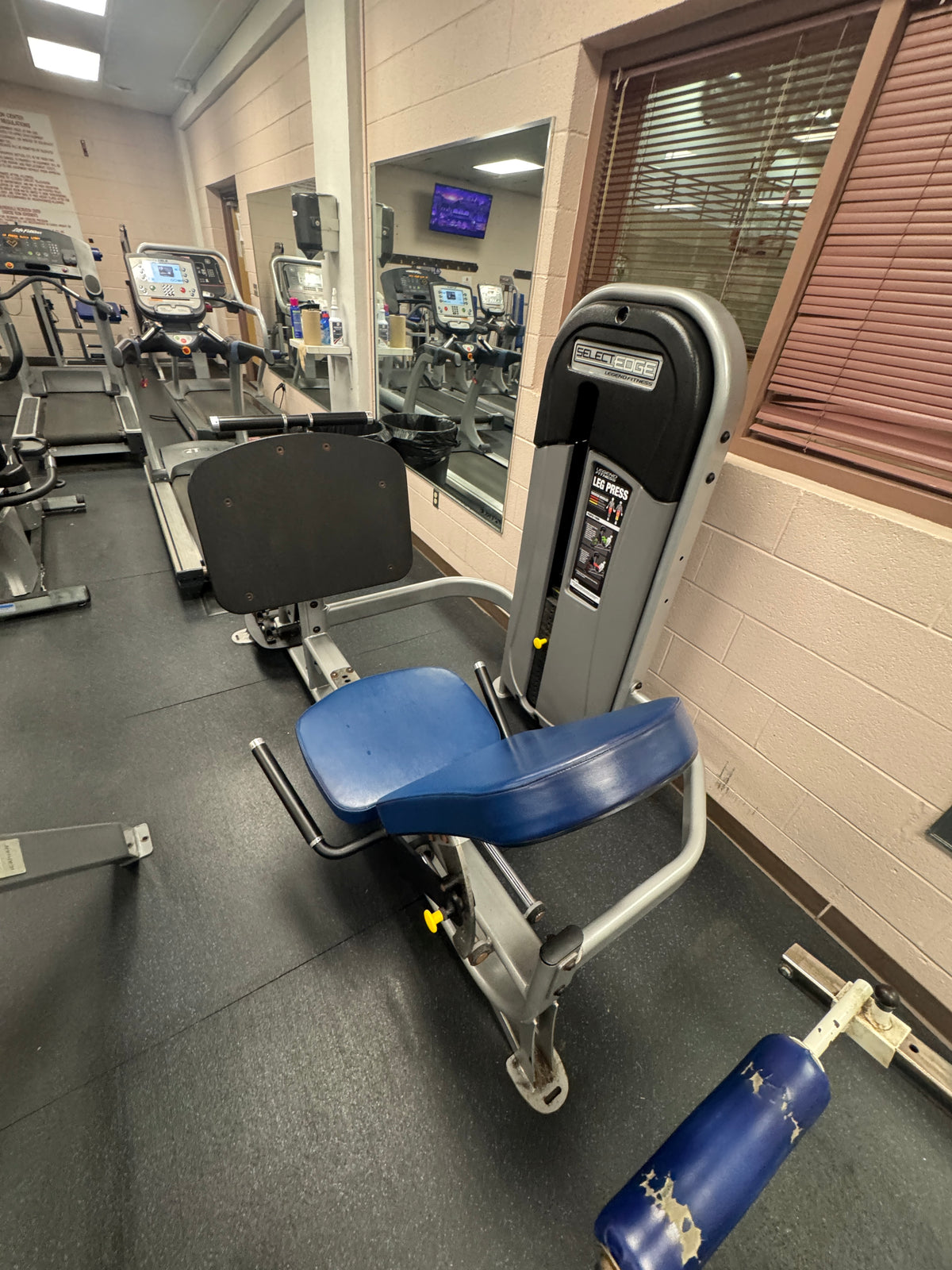 Pre-Owned Legend Fitness SelectEDGE Leg Press