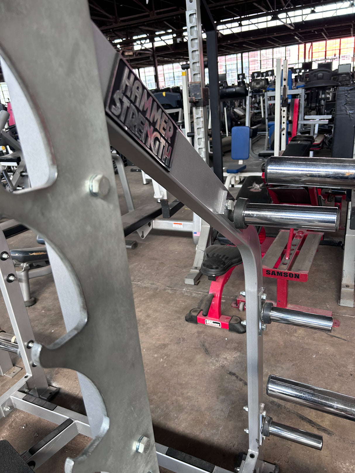 Pre-Owned Hammer Strength Squat Rack with Spotter Pads - ExerciseUnlimited