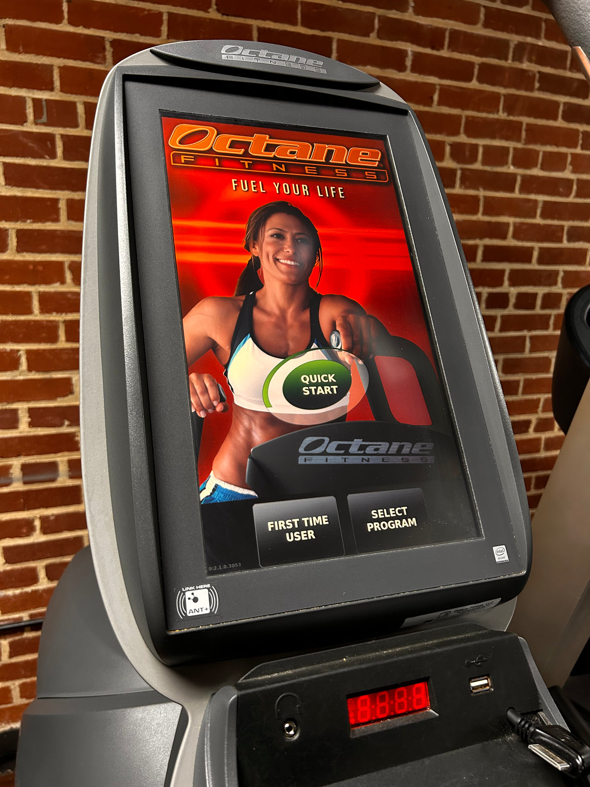 Pre-Owned Octane Pro 4700 Touchscreen Elliptical