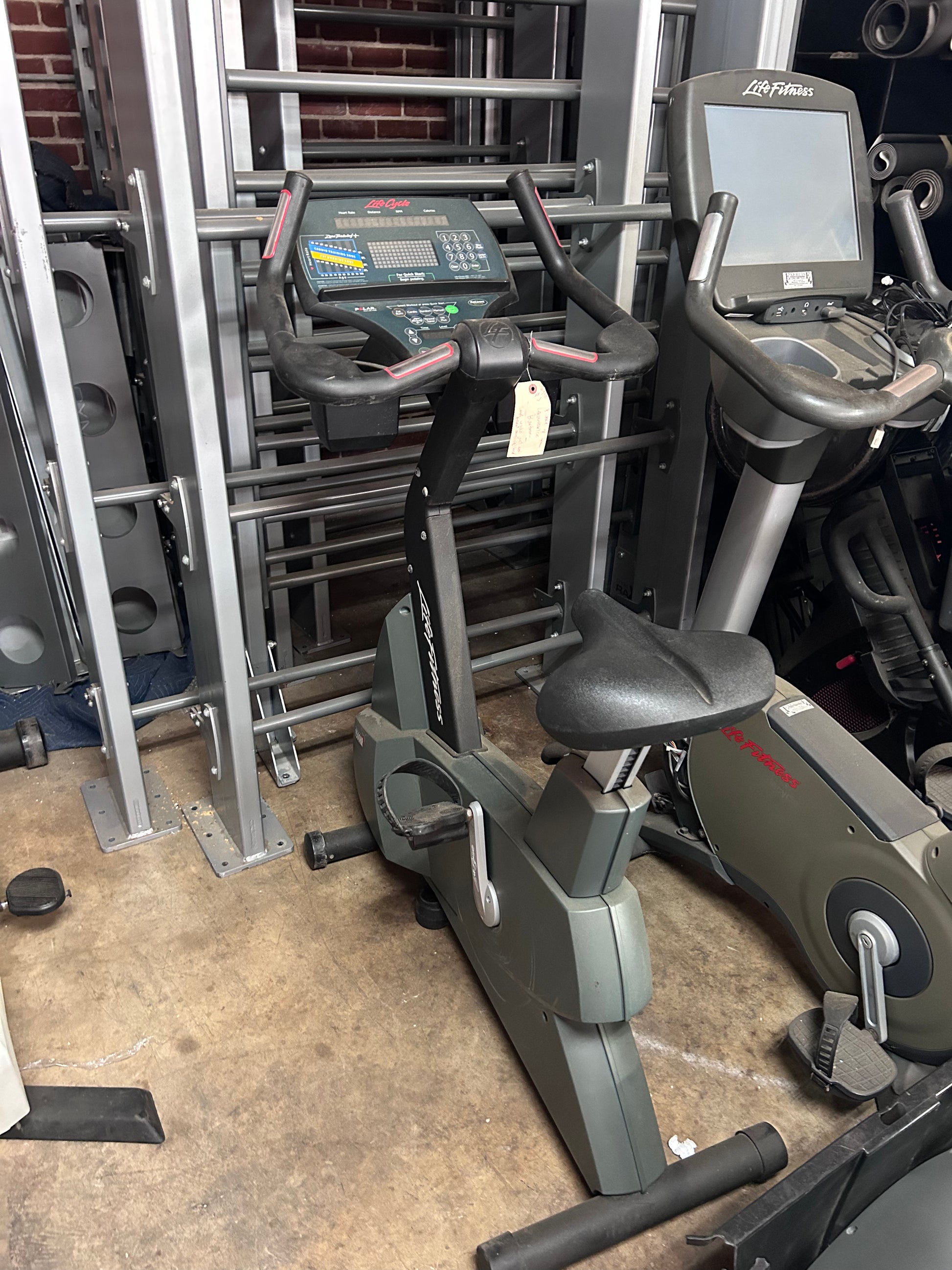 Pre-Owned Life Fitness 9500HR Upright Bike - ExerciseUnlimited