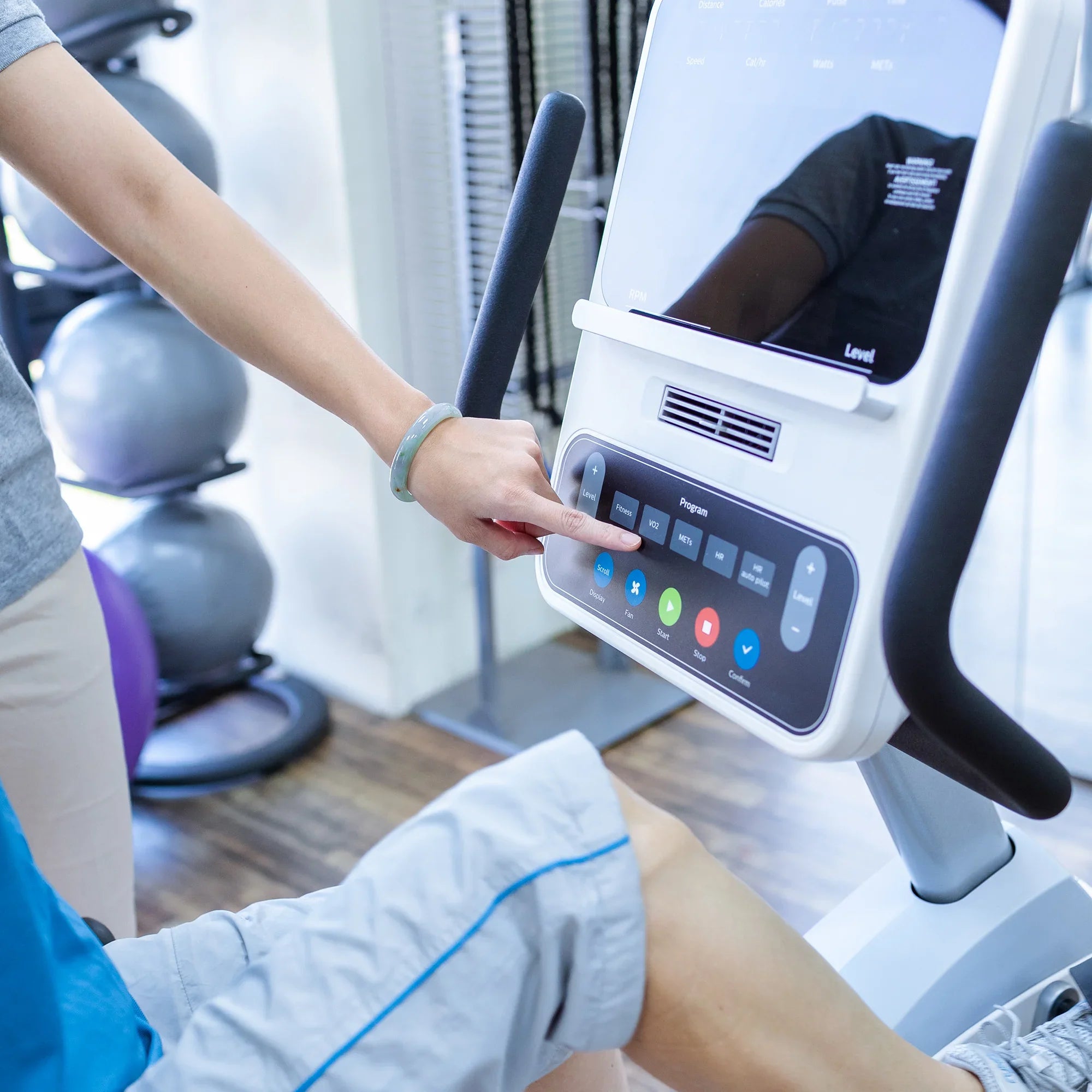 Q-bit white リラクゼーション機器 本体 Spirit Fitness Rehab 4.0R Recumbent Bike – Exercise Unlimited