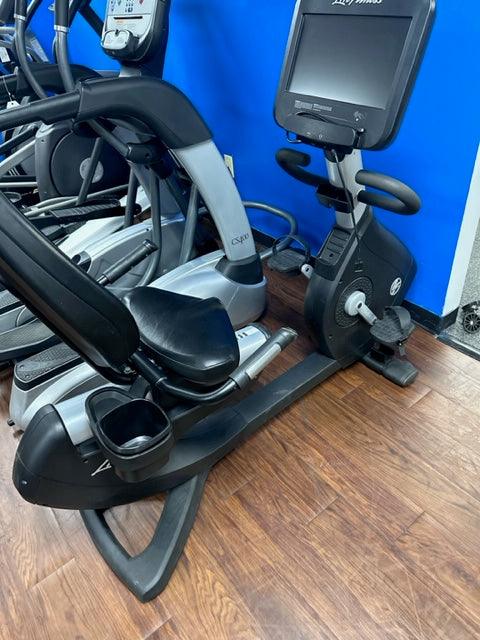 Pre-Owned Life Fitness SE95R Discover Recumbent Bike with 15" Touchscreen - ExerciseUnlimited